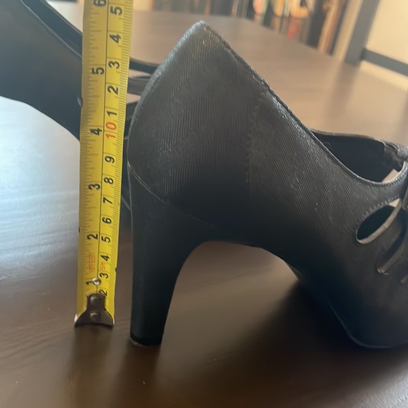 Ann Marino Pumps, Size 9M, 3.5”H heels, in very good used condition. - Picture 7 of 7